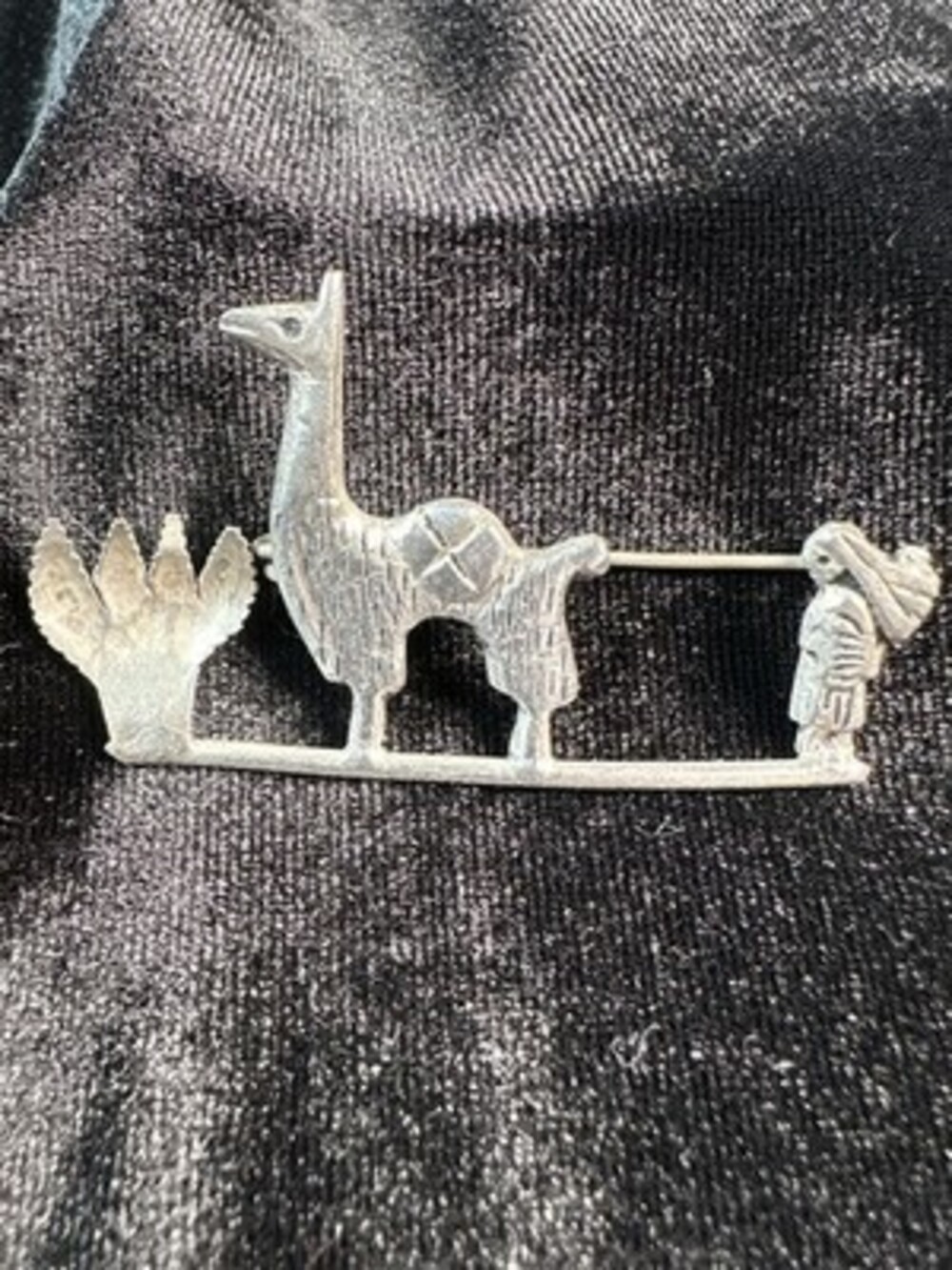VINTAGE STERLING SILVER PERUVIAN MAN LLAMA PERU ETHNIC SCENE FIGURAL BROOCH PIN